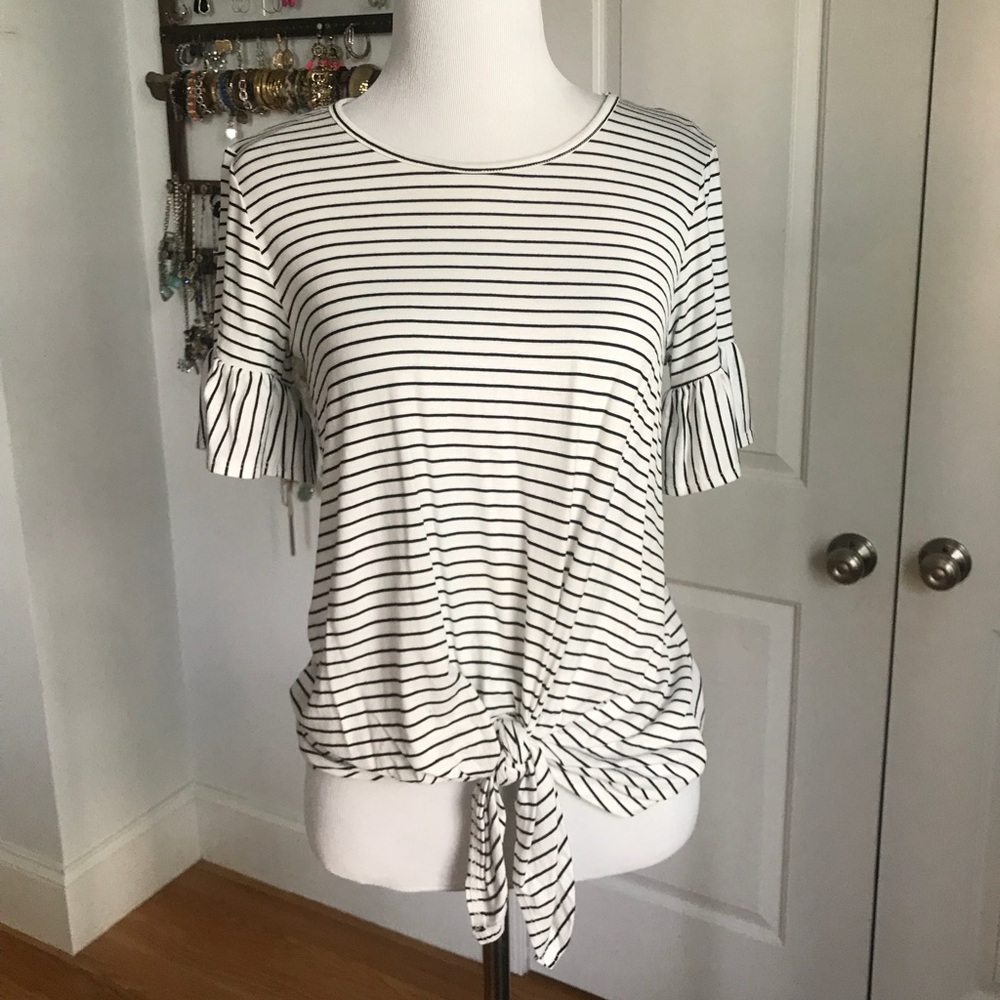 NWT | Bobeau Tasha Tie Front Flutter Sleeve Tee